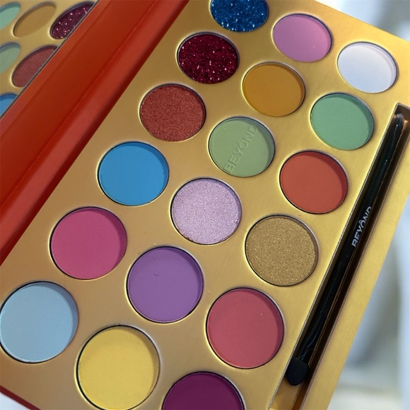 Beyond Better Than Better, Shimmer & Matte Eyeshadow Palette, NIB - Picture 3 of 6